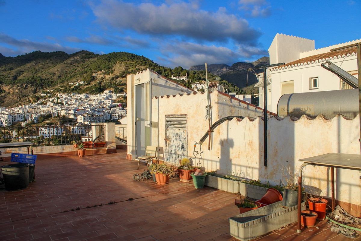4 Bed Apartment for sale in Frigiliana Costa Del Sol East, Málaga, Spain