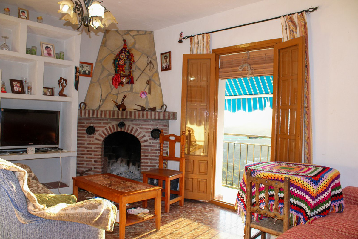 4 Bed Apartment for sale in Frigiliana Costa Del Sol East, Málaga, Spain