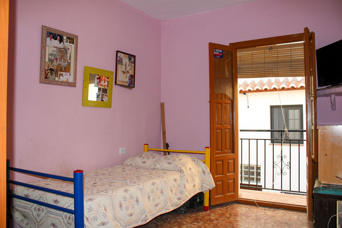 4 Bed Apartment for sale in Frigiliana Costa Del Sol East, Málaga, Spain