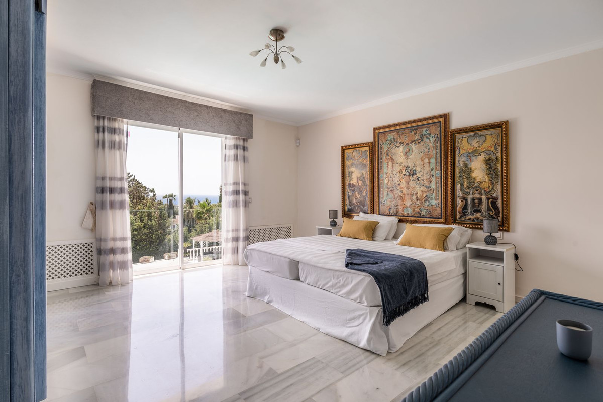6 Bed Townhouse for sale in El Paraiso Costa Del Sol, Málaga, Spain