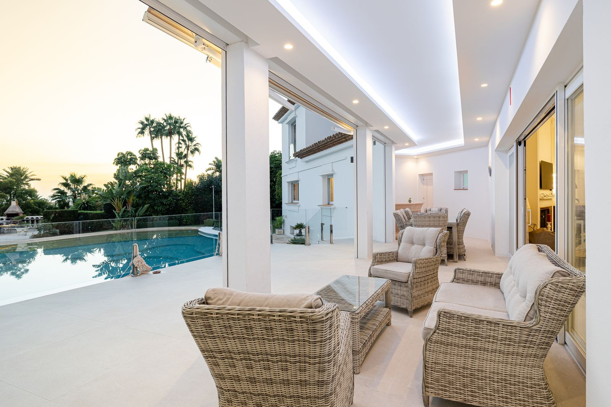 6 Bed Townhouse for sale in El Paraiso Costa Del Sol, Málaga, Spain
