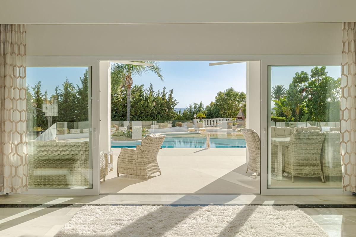 6 Bed Townhouse for sale in El Paraiso Costa Del Sol, Málaga, Spain
