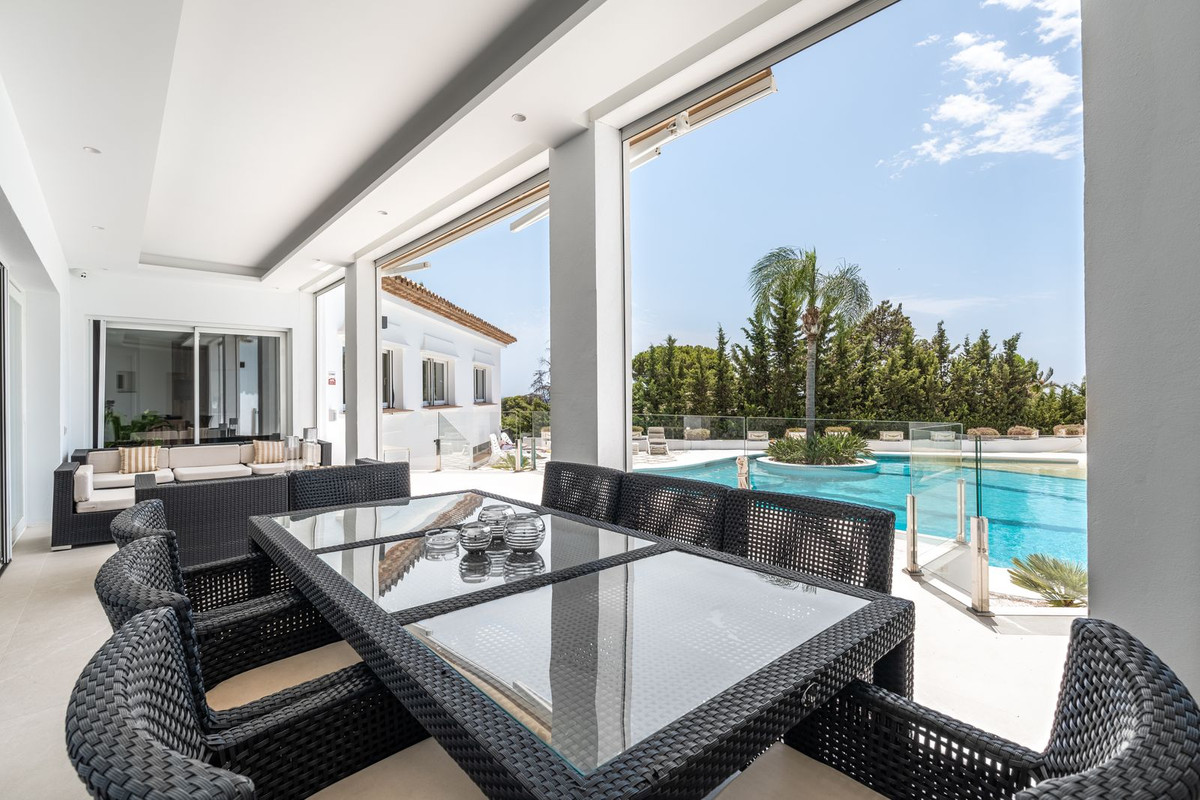 6 Bed Townhouse for sale in El Paraiso Costa Del Sol, Málaga, Spain