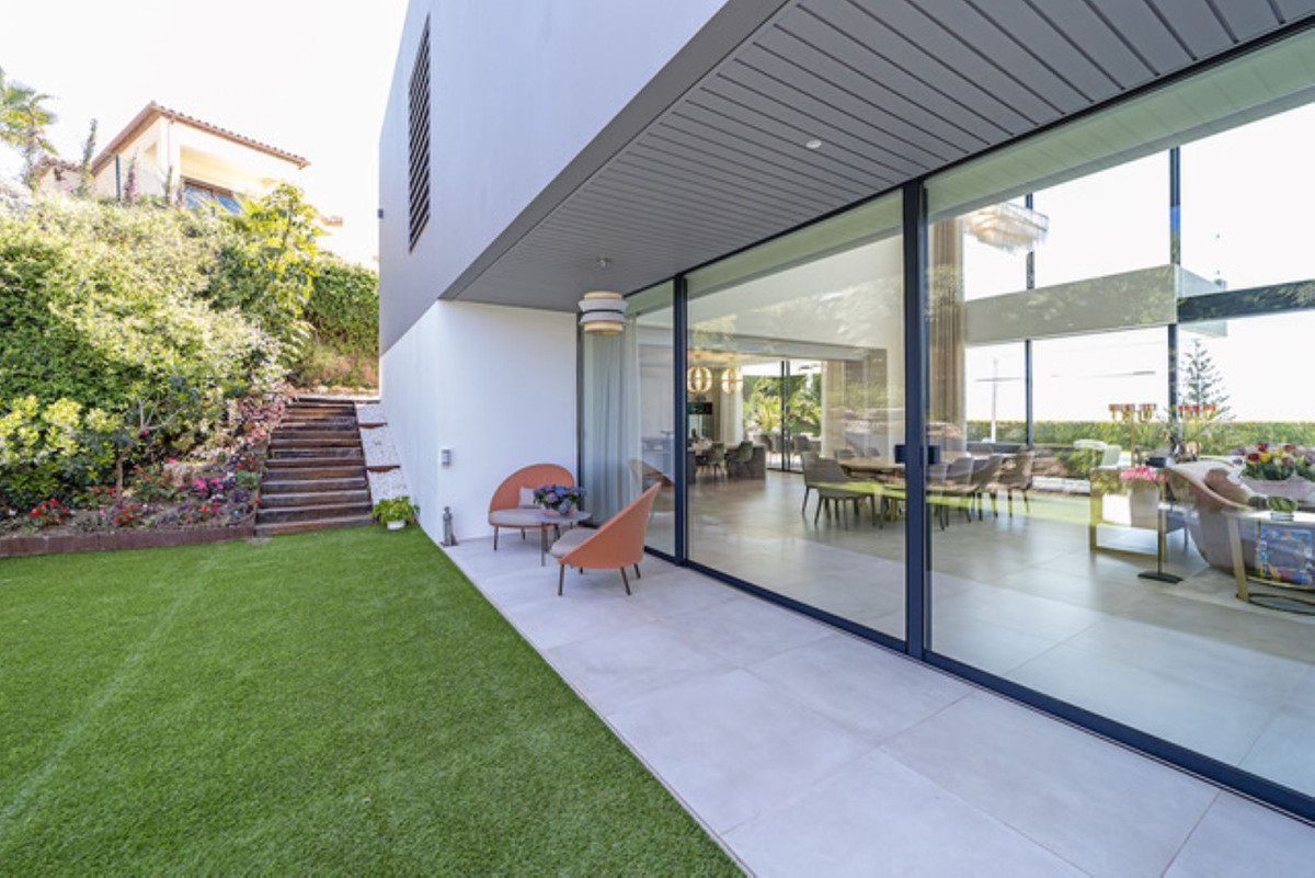 Se vende Villa - Chalet de 5 dormitorios en Costa Del Sol, Málaga, España