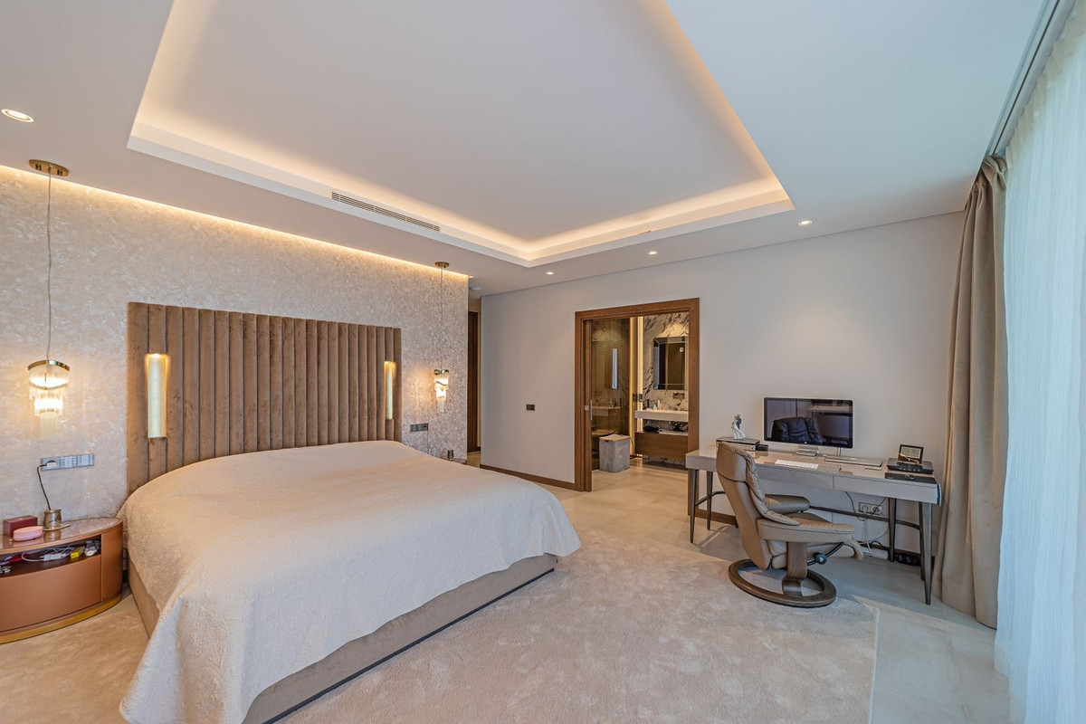 Se vende Villa - Chalet de 5 dormitorios en Costa Del Sol, Málaga, España