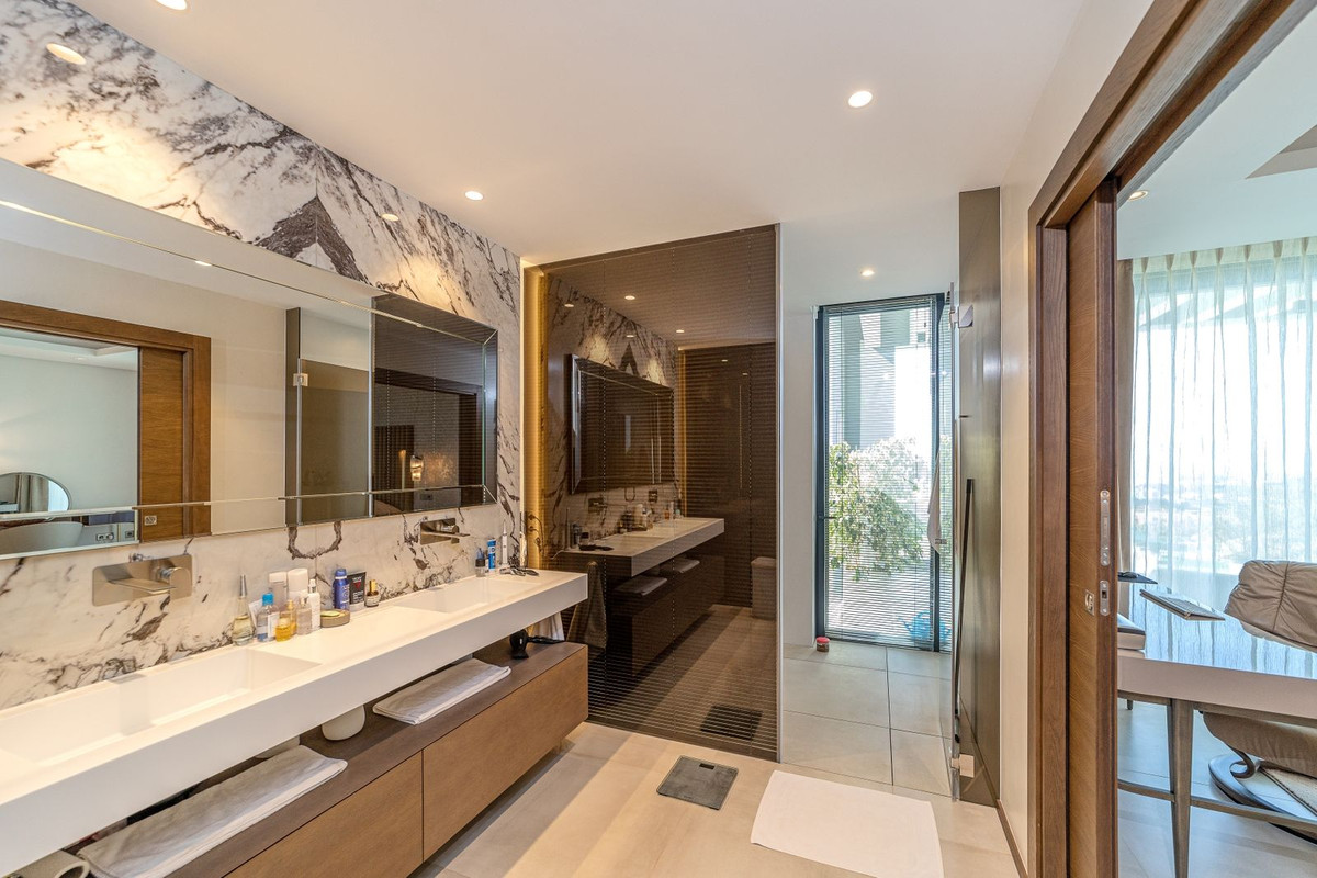 Se vende Villa - Chalet de 5 dormitorios en Costa Del Sol, Málaga, España