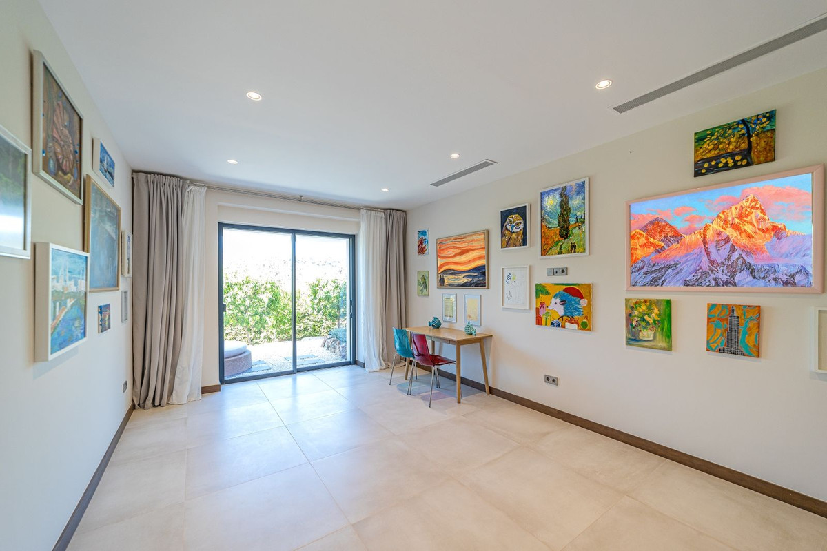 Se vende Villa - Chalet de 5 dormitorios en Costa Del Sol, Málaga, España