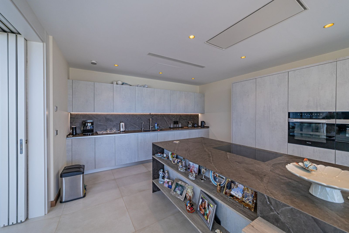 Se vende Villa - Chalet de 5 dormitorios en Costa Del Sol, Málaga, España