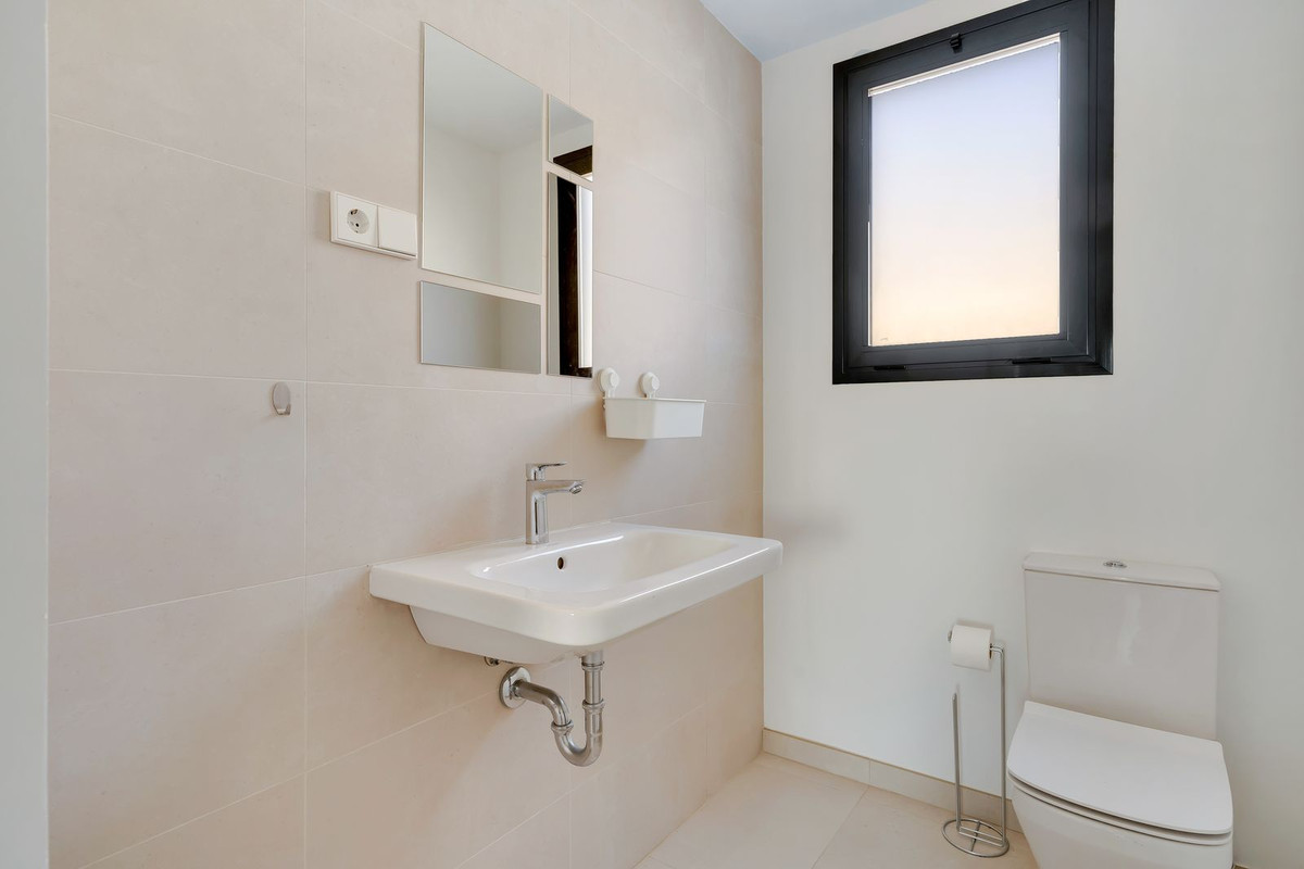 4 Bed Apartment for sale in Fuengirola Costa Del Sol, Málaga, Spain