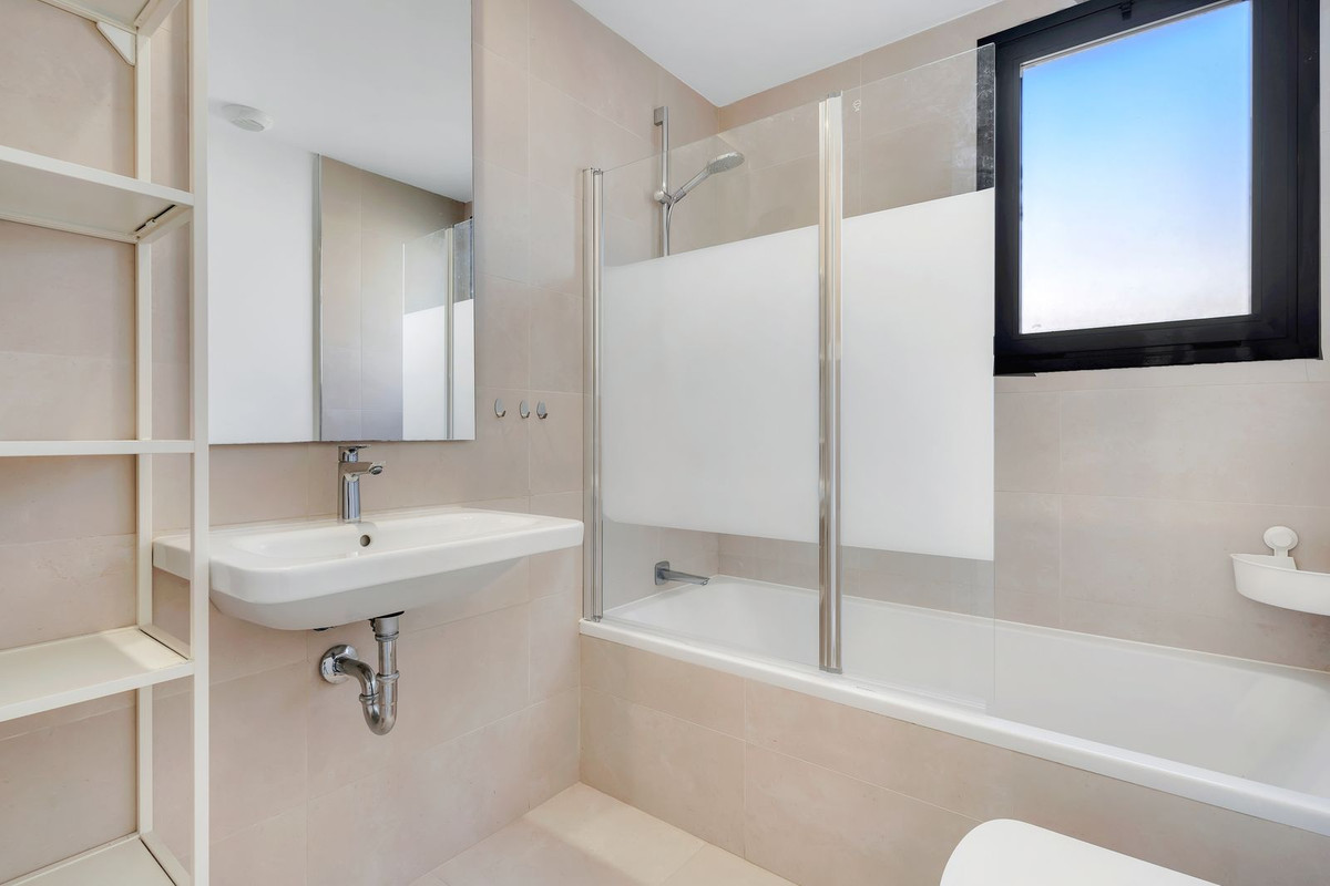 4 Bed Apartment for sale in Fuengirola Costa Del Sol, Málaga, Spain
