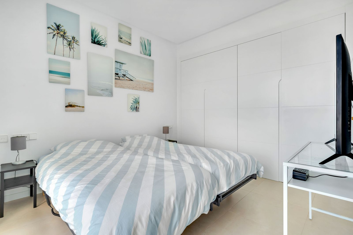 4 Bed Apartment for sale in Fuengirola Costa Del Sol, Málaga, Spain
