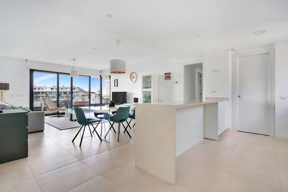 4 Bed Apartment for sale in Fuengirola Costa Del Sol, Málaga, Spain