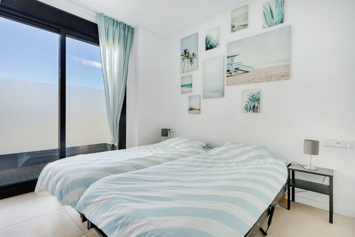 4 Bed Apartment for sale in Fuengirola Costa Del Sol, Málaga, Spain