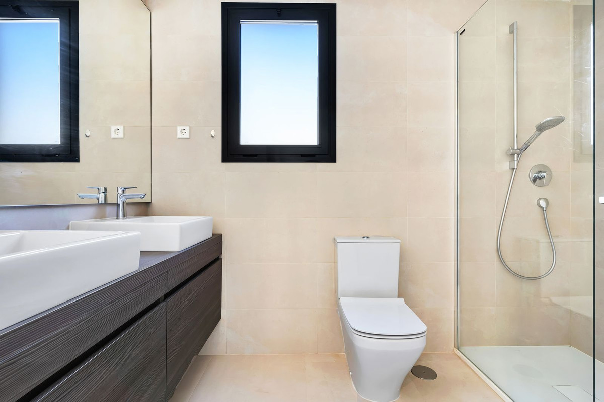 4 Bed Apartment for sale in Fuengirola Costa Del Sol, Málaga, Spain