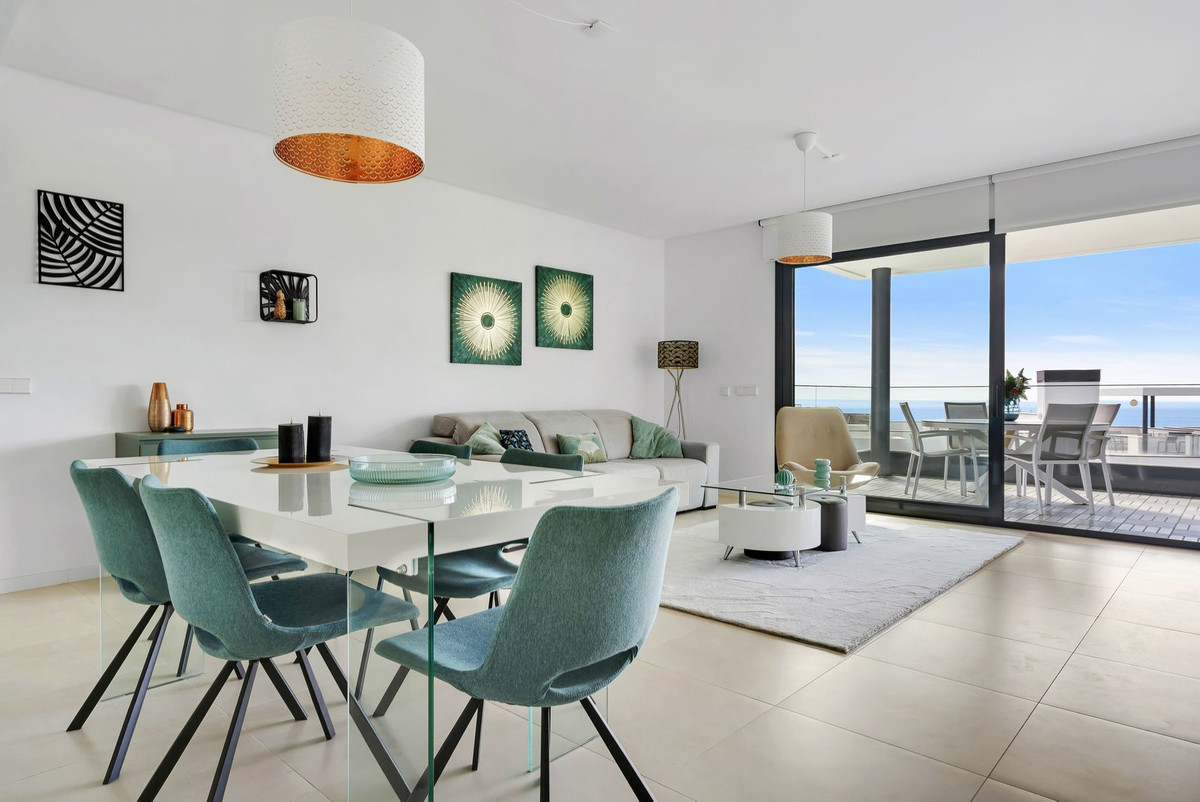 4 Bed Apartment for sale in Fuengirola Costa Del Sol, Málaga, Spain