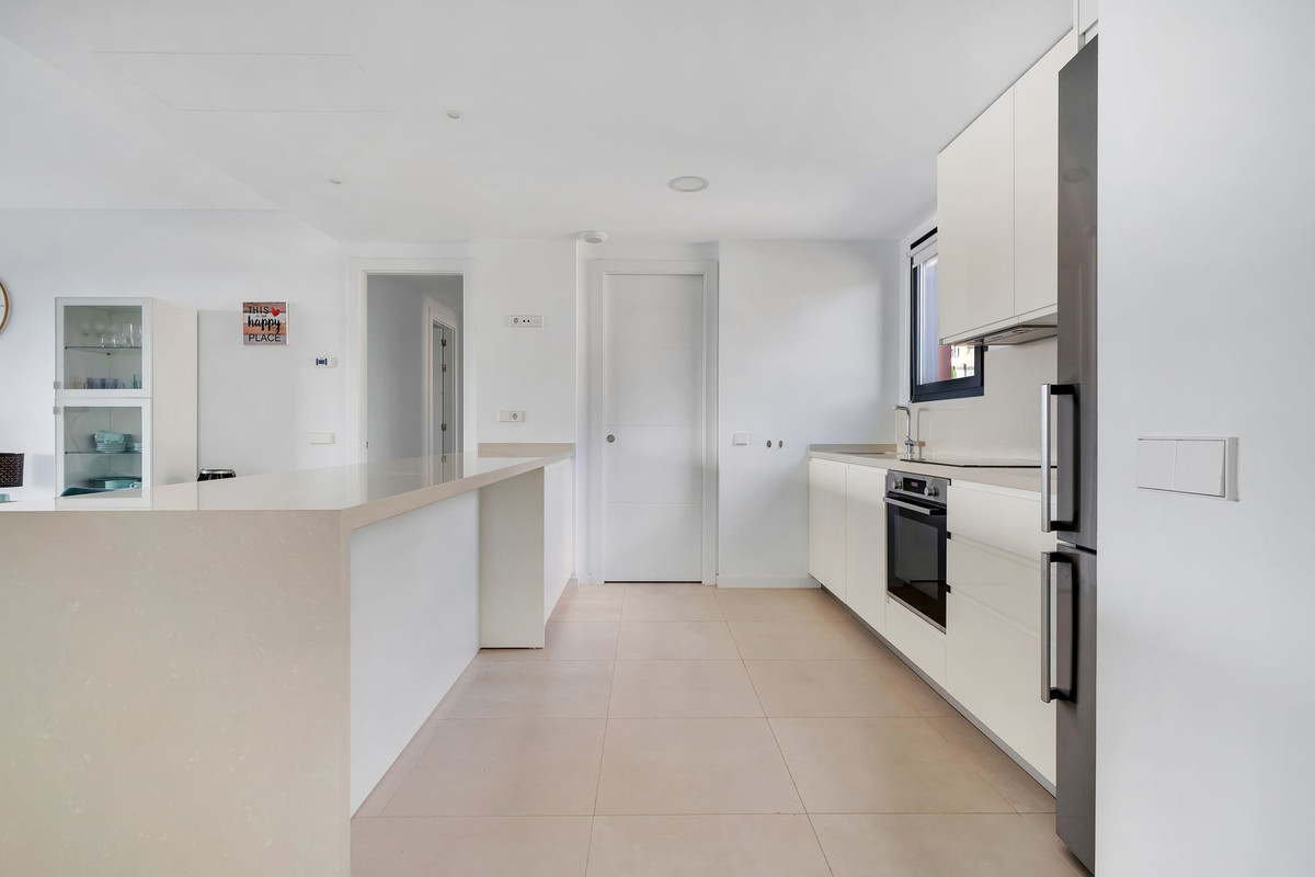 4 Bed Apartment for sale in Fuengirola Costa Del Sol, Málaga, Spain