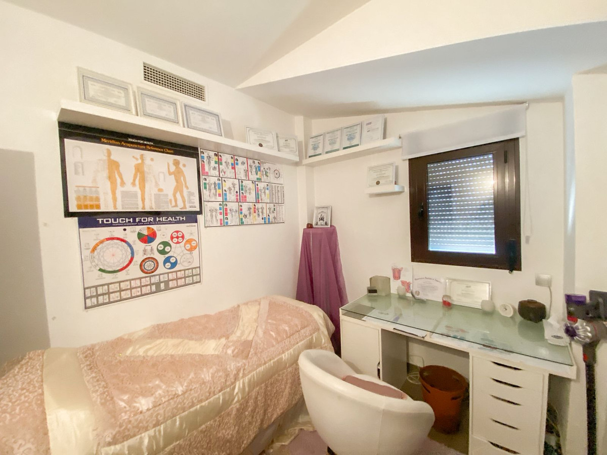 5 Bed Townhouse for sale in Estepona Costa Del Sol, Málaga, Spain