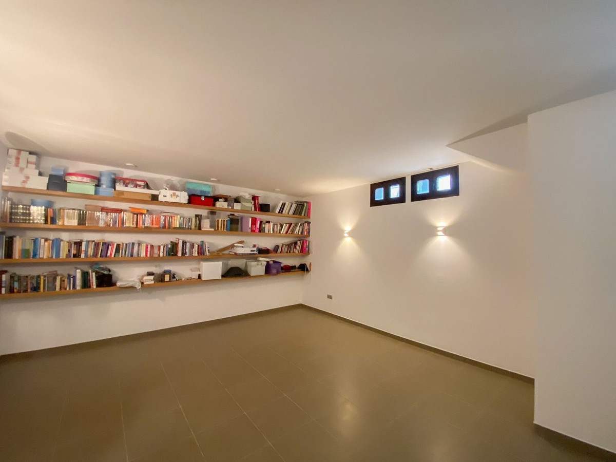 5 Bed Townhouse for sale in Estepona Costa Del Sol, Málaga, Spain