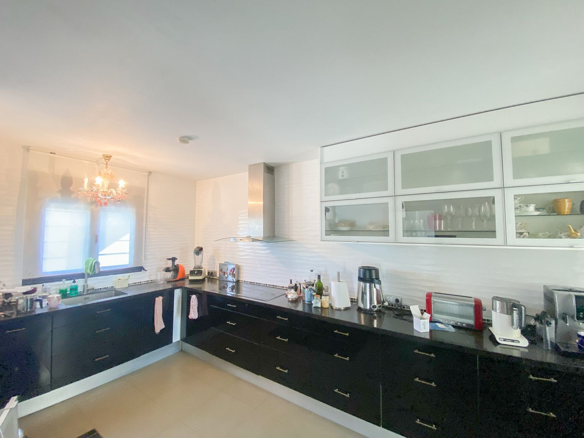 5 Bed Townhouse for sale in Estepona Costa Del Sol, Málaga, Spain