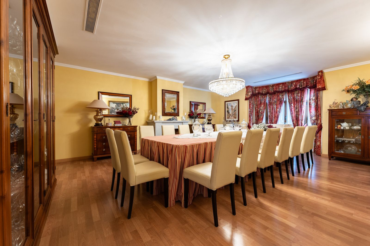 Se vende Villa - Chalet de 7 dormitorios en Málaga Ciudad, Málaga, España