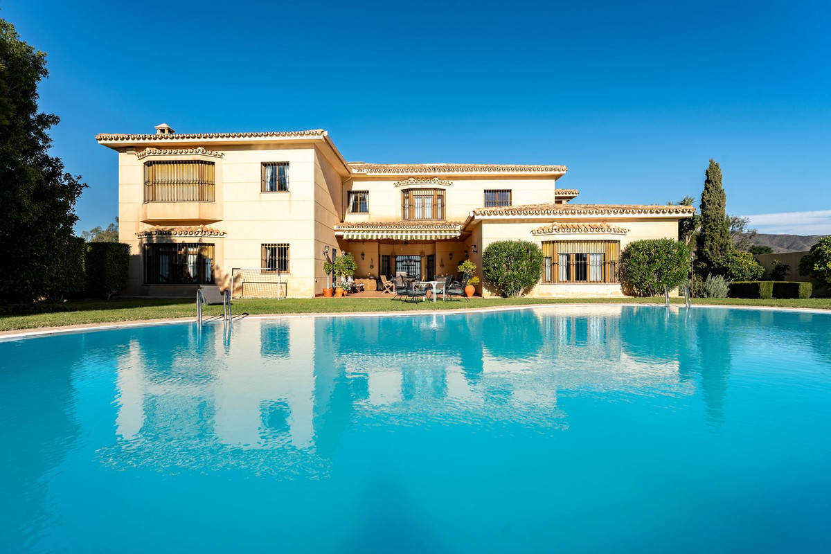 Se vende Villa - Chalet de 7 dormitorios en Málaga Ciudad, Málaga, España