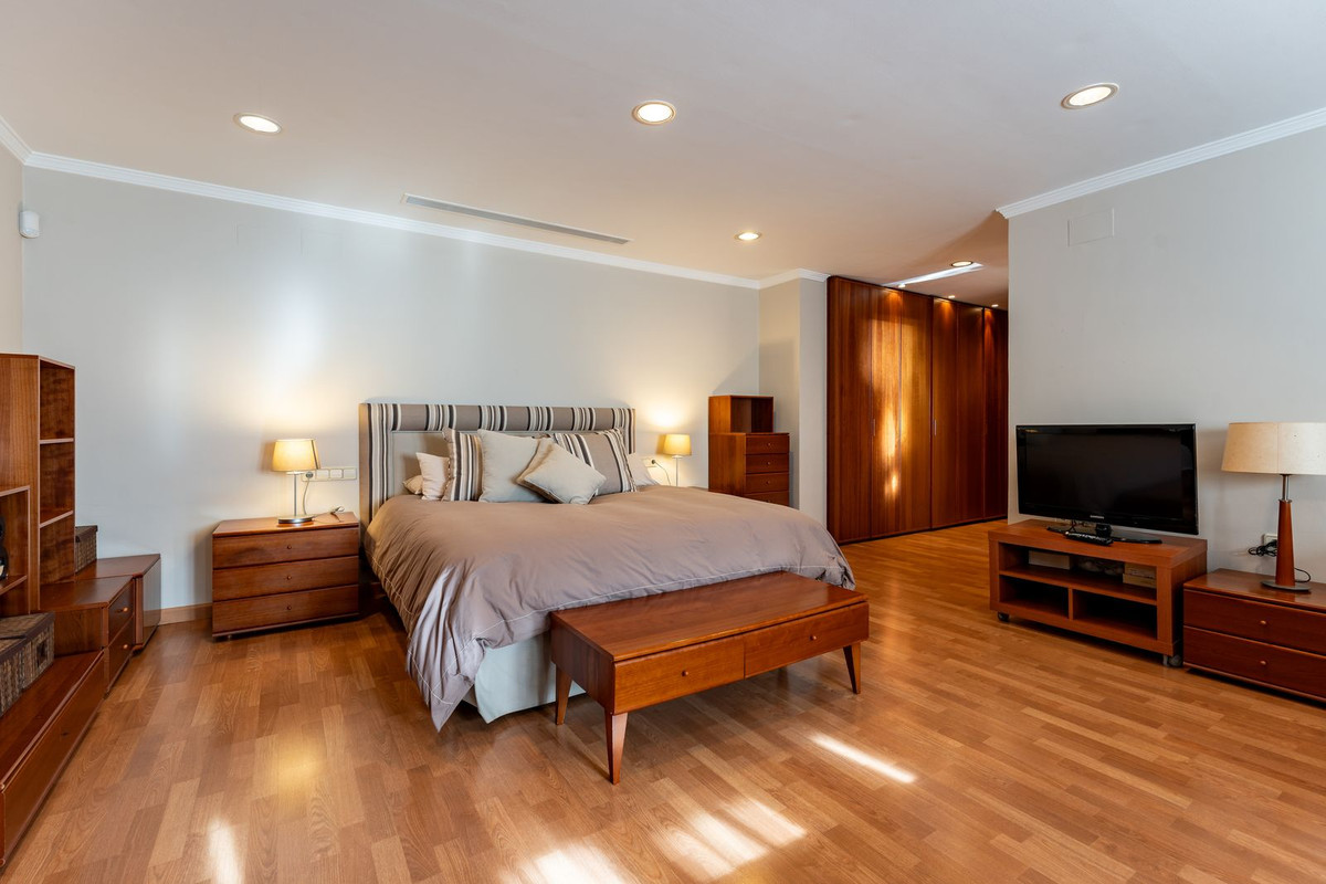Se vende Villa - Chalet de 7 dormitorios en Málaga Ciudad, Málaga, España