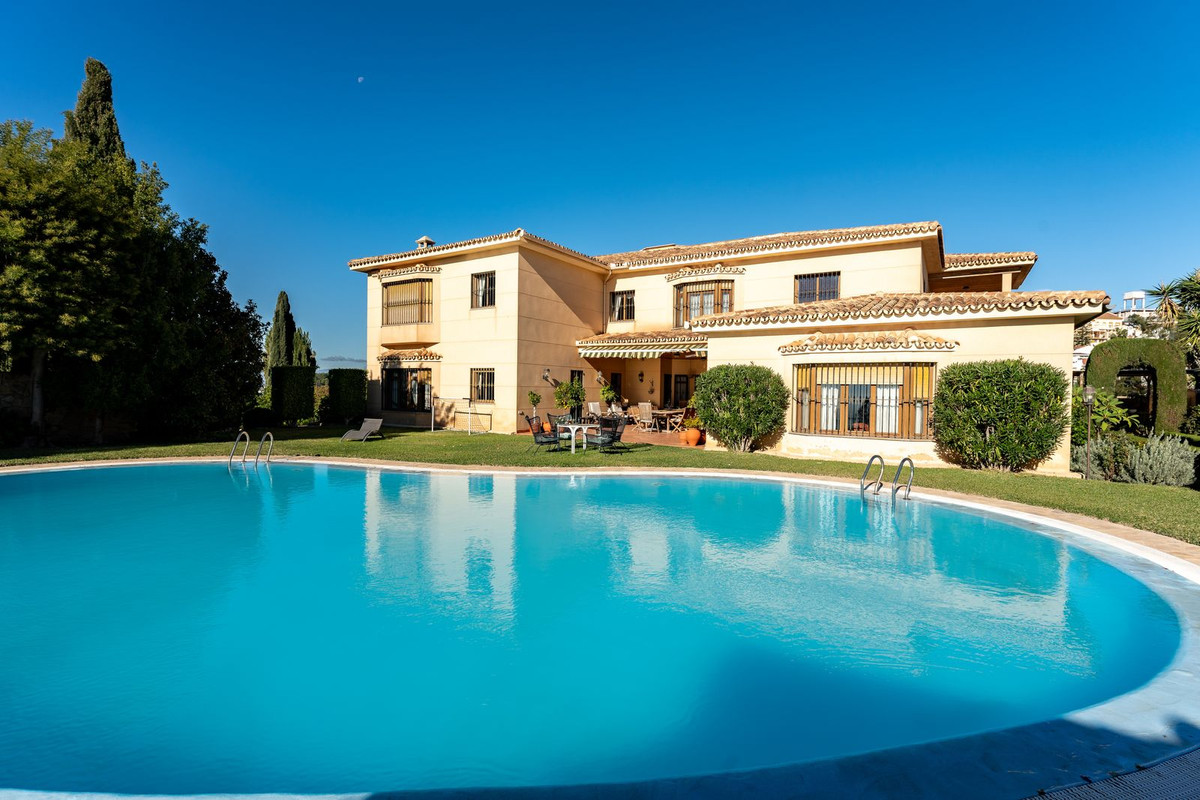 Se vende Villa - Chalet de 7 dormitorios en Málaga Ciudad, Málaga, España