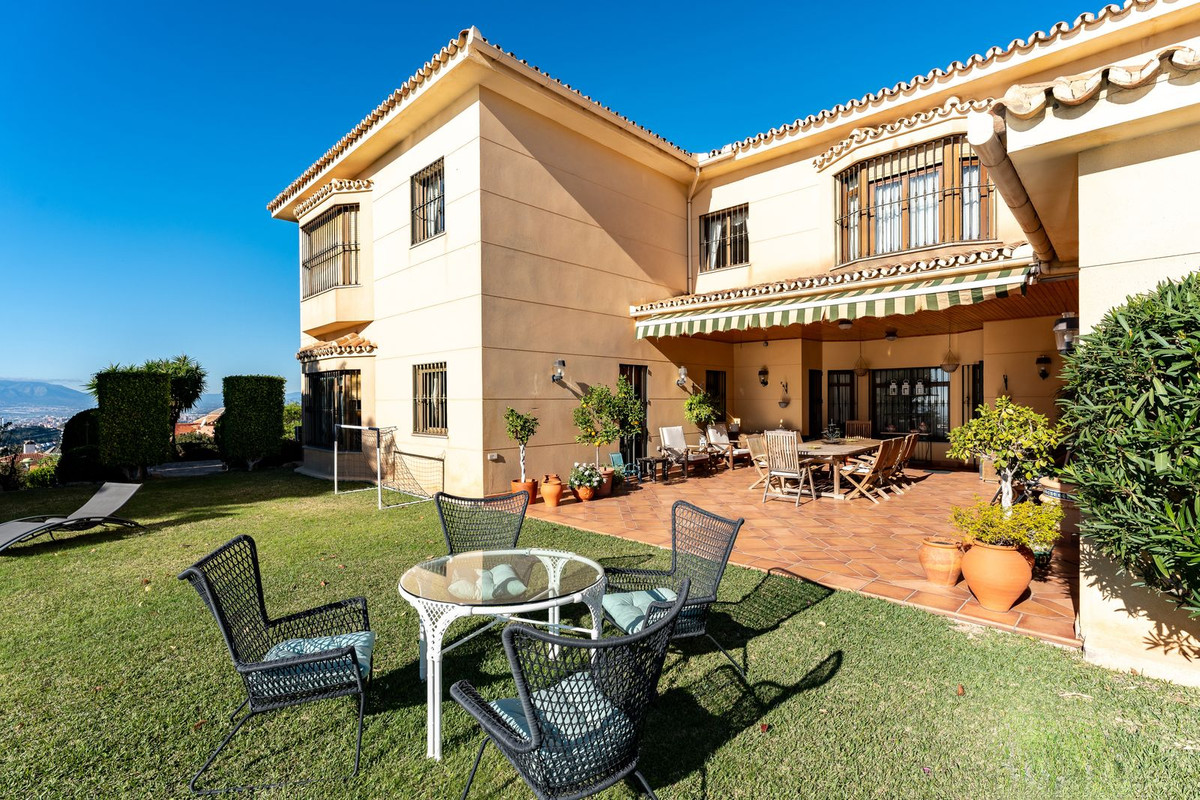 Se vende Villa - Chalet de 7 dormitorios en Málaga Ciudad, Málaga, España