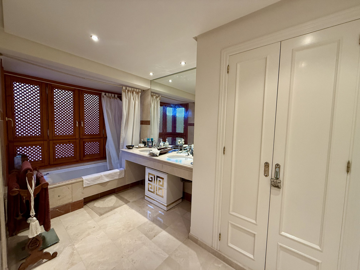 Se vende Apartamento Planta Media de 3 dormitorios en Costa Del Sol, Málaga, España