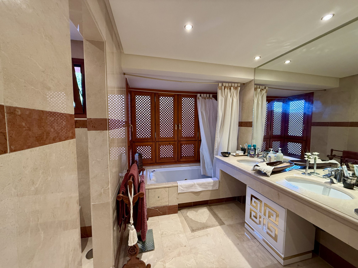 Se vende Apartamento Planta Media de 3 dormitorios en Costa Del Sol, Málaga, España