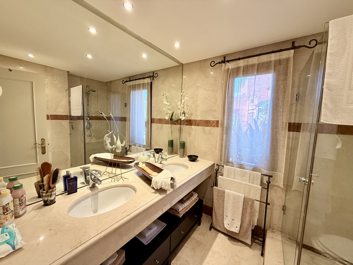 Se vende Apartamento Planta Media de 3 dormitorios en Costa Del Sol, Málaga, España