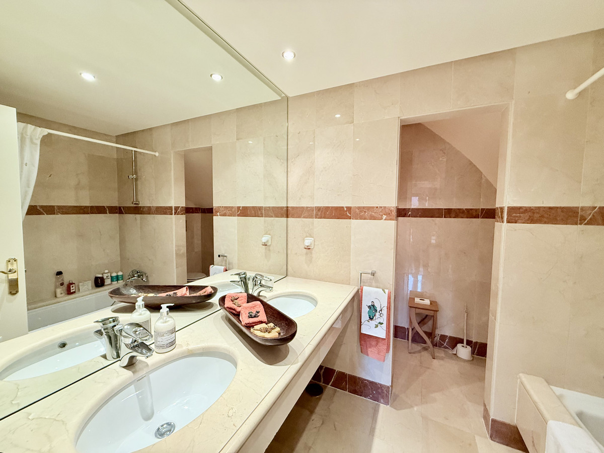 Se vende Apartamento Planta Media de 3 dormitorios en Costa Del Sol, Málaga, España