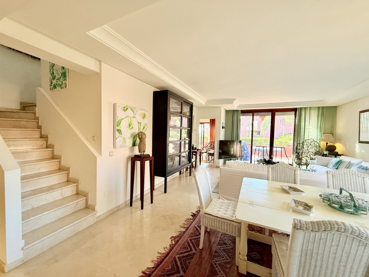 Se vende Apartamento Planta Media de 3 dormitorios en Costa Del Sol, Málaga, España