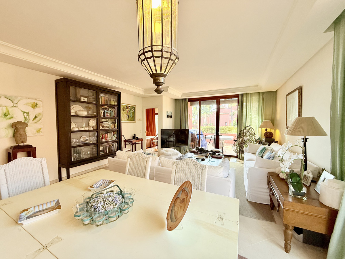 Se vende Apartamento Planta Media de 3 dormitorios en Costa Del Sol, Málaga, España