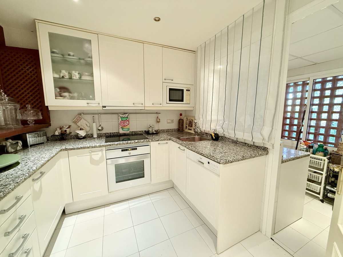 Se vende Apartamento Planta Media de 3 dormitorios en Costa Del Sol, Málaga, España