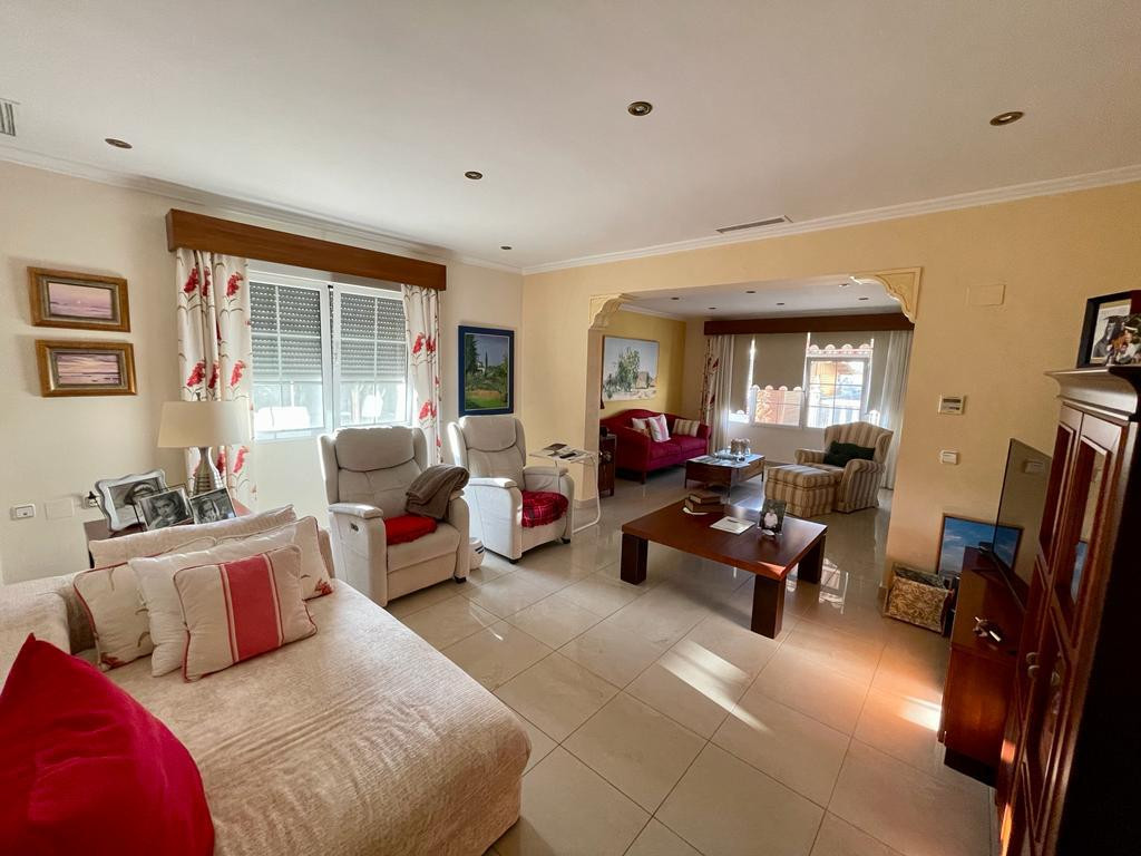 7 Bed Townhouse for sale in Albatera Costa Blanca, Alicante, Spain