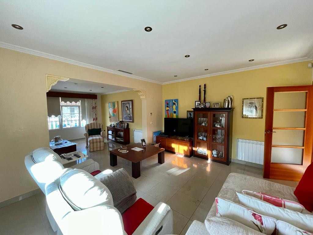 7 Bed Townhouse for sale in Albatera Costa Blanca, Alicante, Spain
