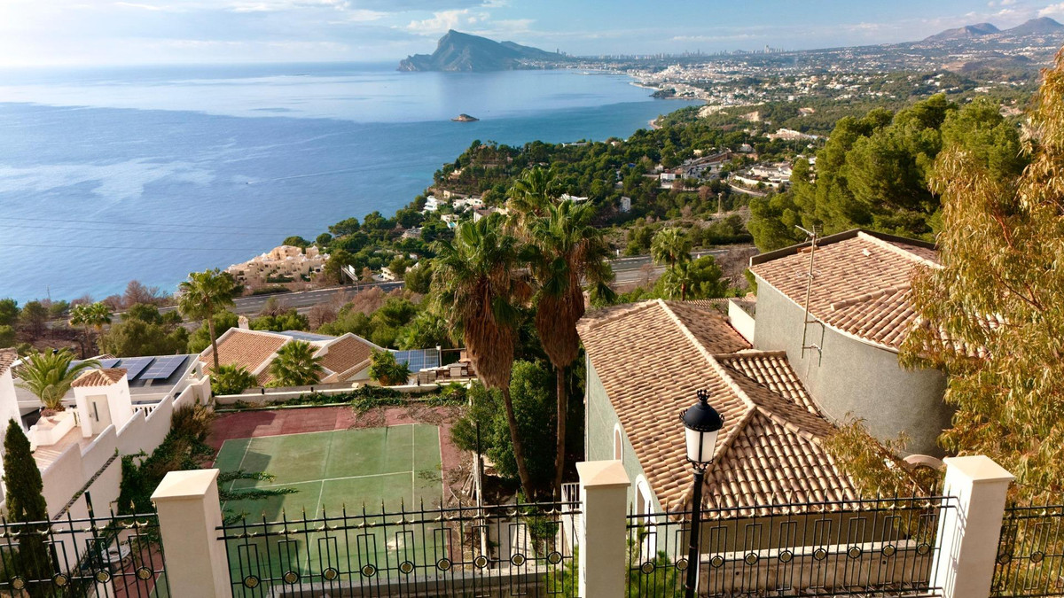 4 Bed Townhouse for sale in Altea Costa Blanca, Alicante, Spain