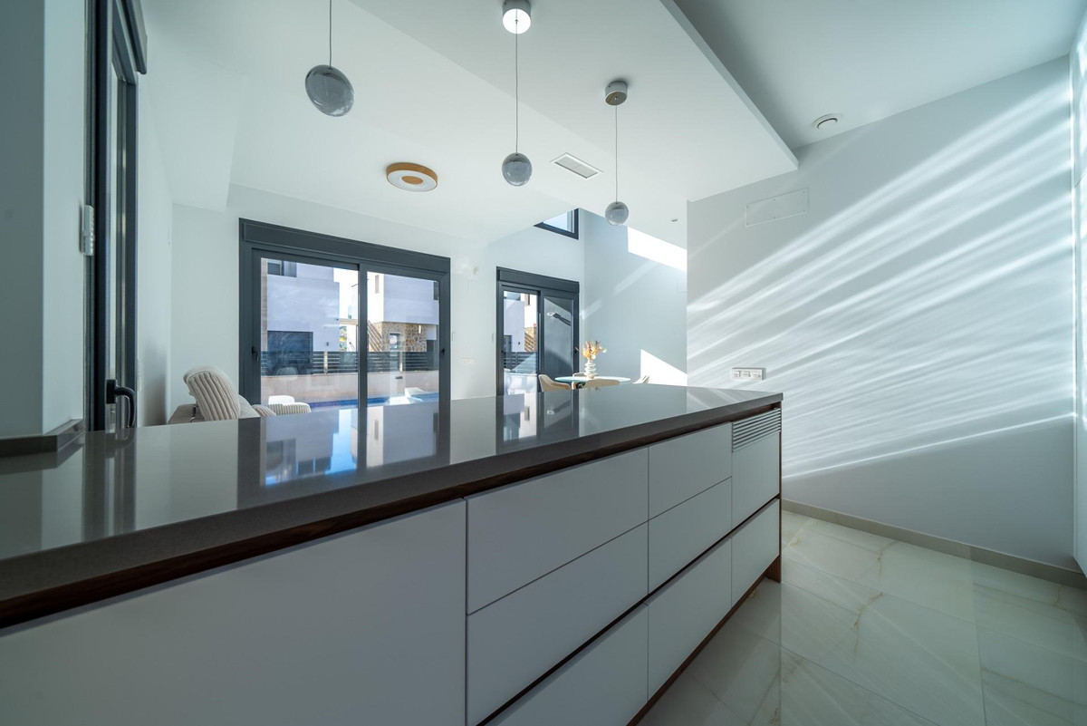Se vende Villa - Chalet de 3 dormitorios en Costa Blanca, Alicante, España