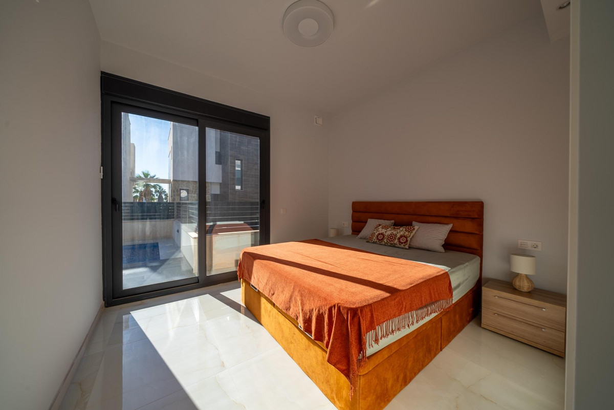 Se vende Villa - Chalet de 3 dormitorios en Costa Blanca, Alicante, España
