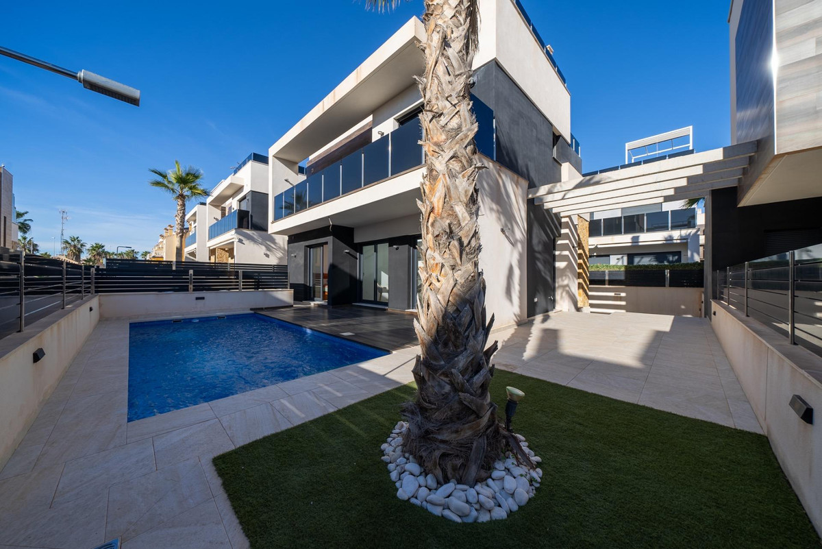 Se vende Villa - Chalet de 3 dormitorios en Costa Blanca, Alicante, España