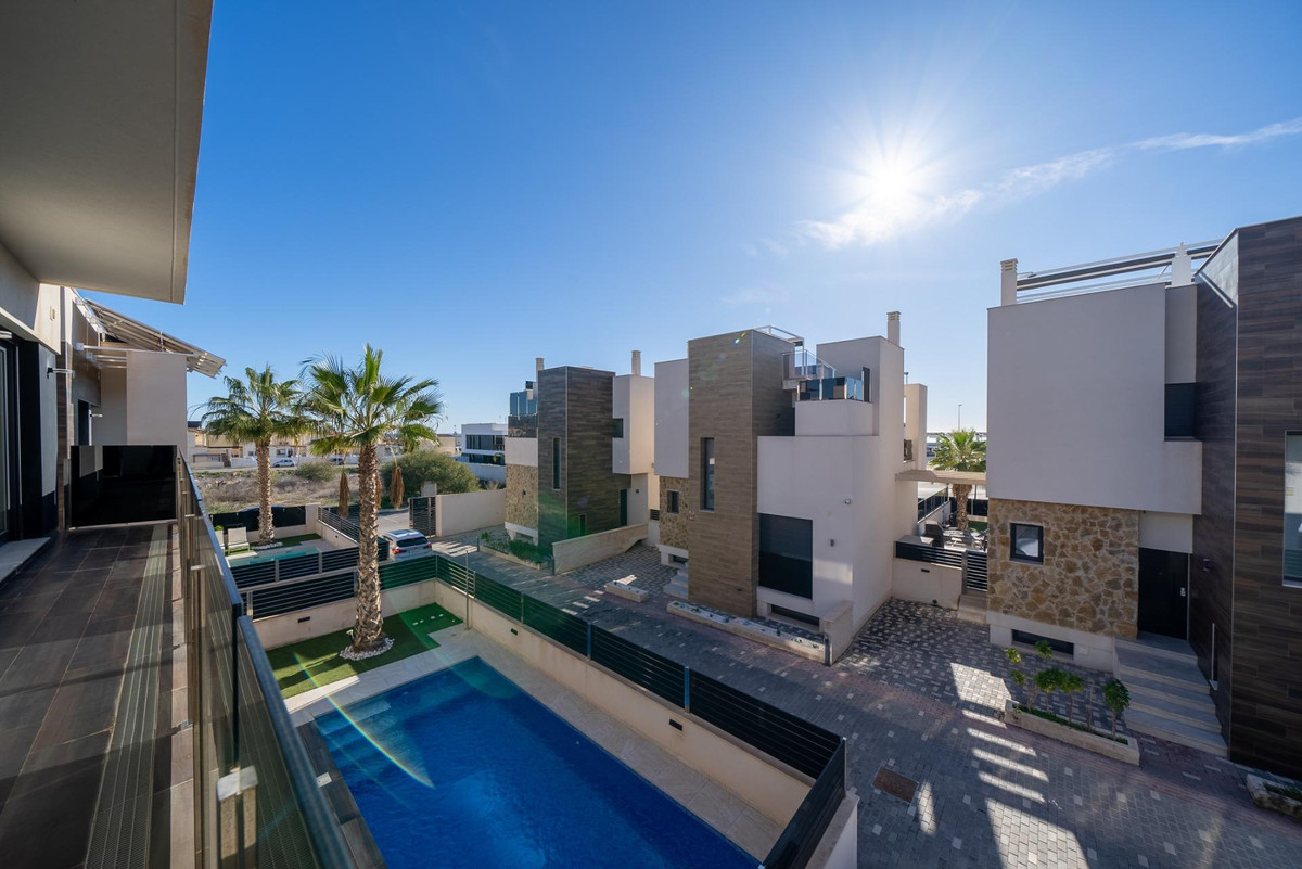 Se vende Villa - Chalet de 3 dormitorios en Costa Blanca, Alicante, España