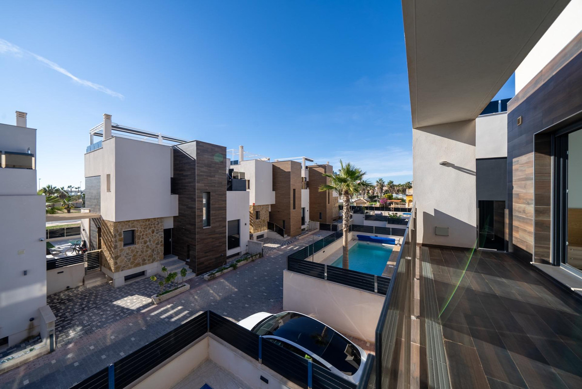 Se vende Villa - Chalet de 3 dormitorios en Costa Blanca, Alicante, España