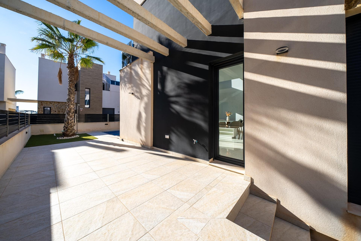 Se vende Villa - Chalet de 3 dormitorios en Costa Blanca, Alicante, España