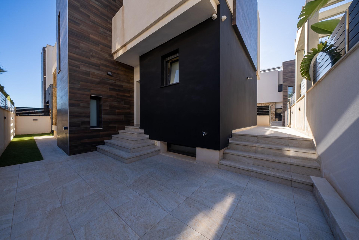 Se vende Villa - Chalet de 3 dormitorios en Costa Blanca, Alicante, España