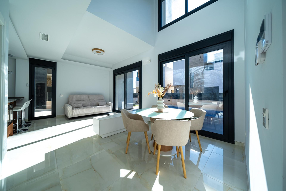 Se vende Villa - Chalet de 3 dormitorios en Costa Blanca, Alicante, España