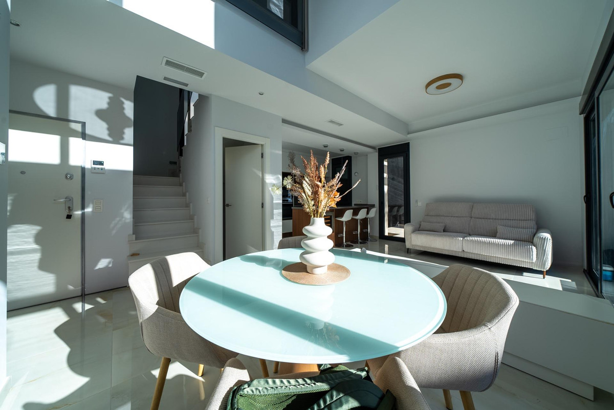 Se vende Villa - Chalet de 3 dormitorios en Costa Blanca, Alicante, España