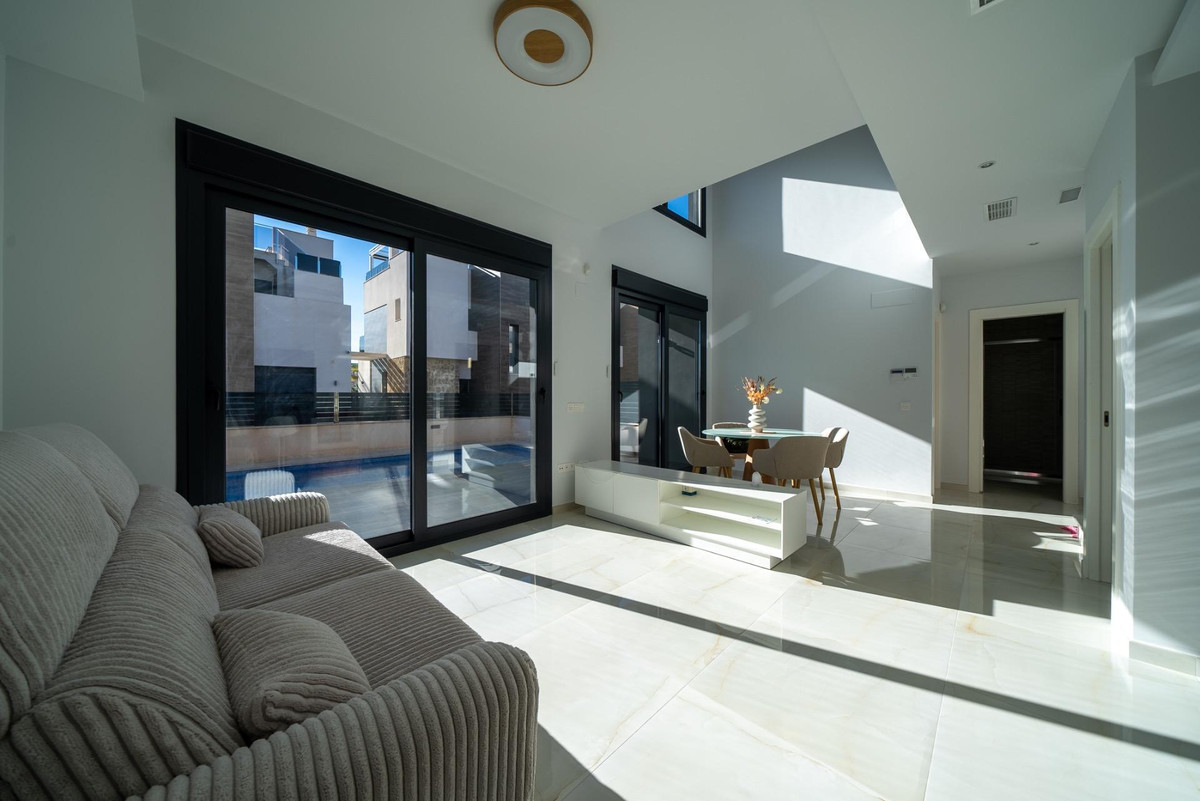 Se vende Villa - Chalet de 3 dormitorios en Costa Blanca, Alicante, España