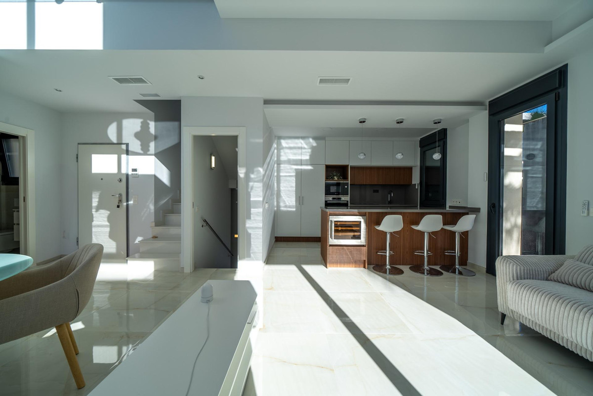 Se vende Villa - Chalet de 3 dormitorios en Costa Blanca, Alicante, España