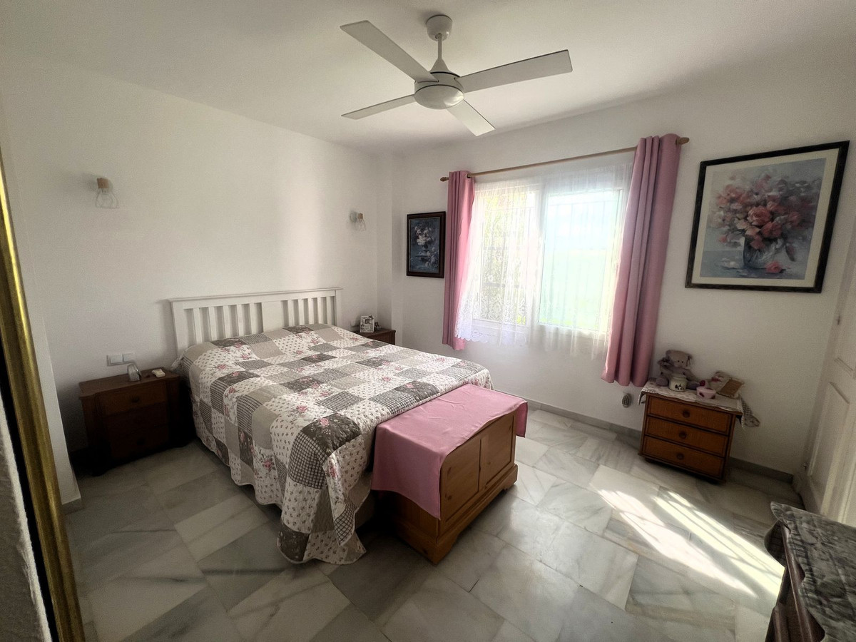 2 Bed Apartment for sale in El Paraiso Costa Del Sol, Málaga, Spain